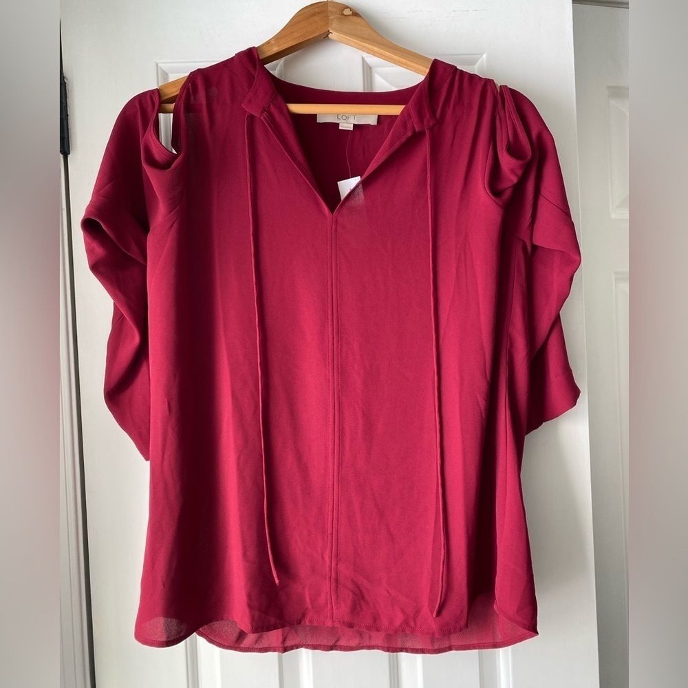 Loft Cold Shoulder Flowy Top Size M